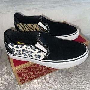 VANS Women’s Slip on Black Suede/Canvas Animal Print mix Size 9